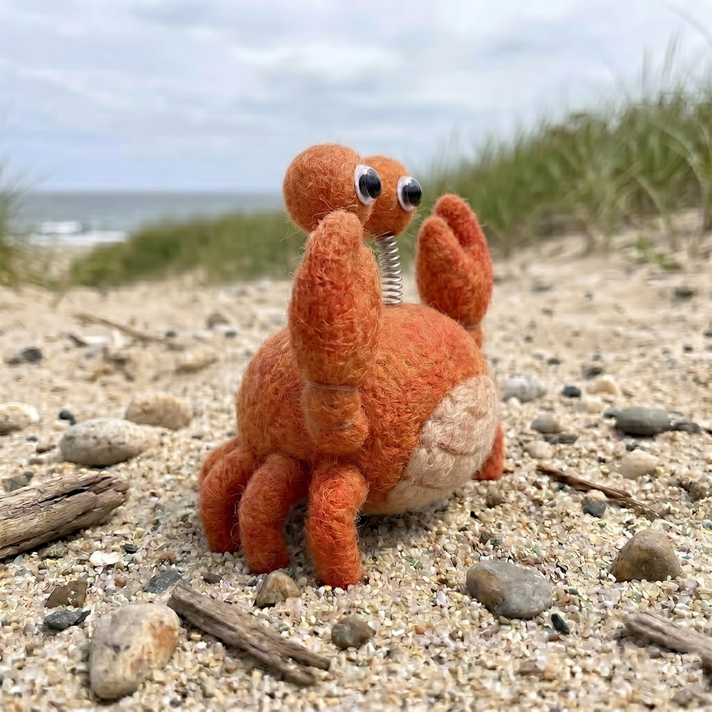 Handmade Wool Felt Spring-Eyed Crab Figurine – Cute Beach Themed Decor