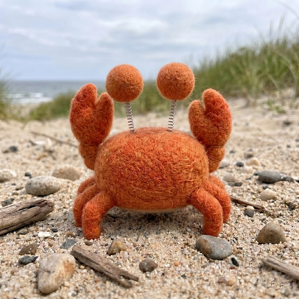 Handmade Wool Felt Spring-Eyed Crab Figurine – Cute Beach Themed Decor