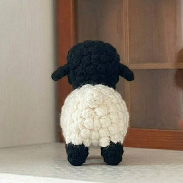 Handmade Wool Felt Black-Faced Sheep Figurine – Cute Whimsical Farm Decor