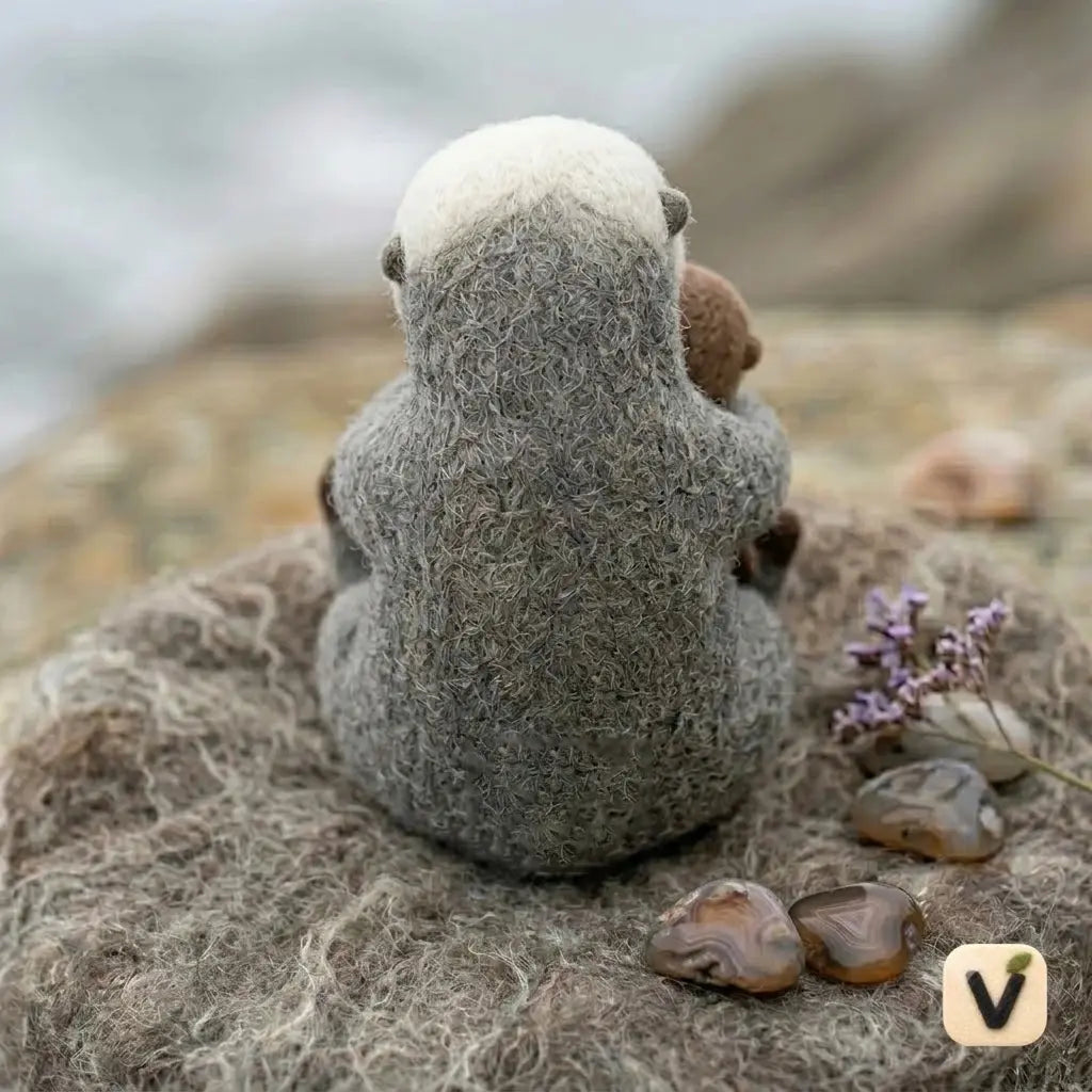 Handmade Wool Felt Mother & Baby Hugging Sea Otter Figurine – Warm Wildlife Decor