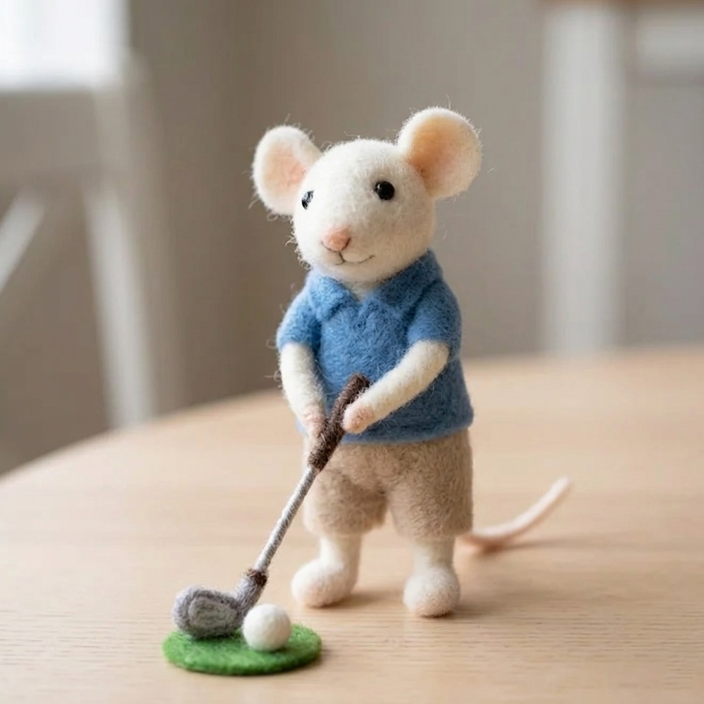 Handmade Wool Felt Golfing Mouse Figurine – Cute Sports Themed Decor
